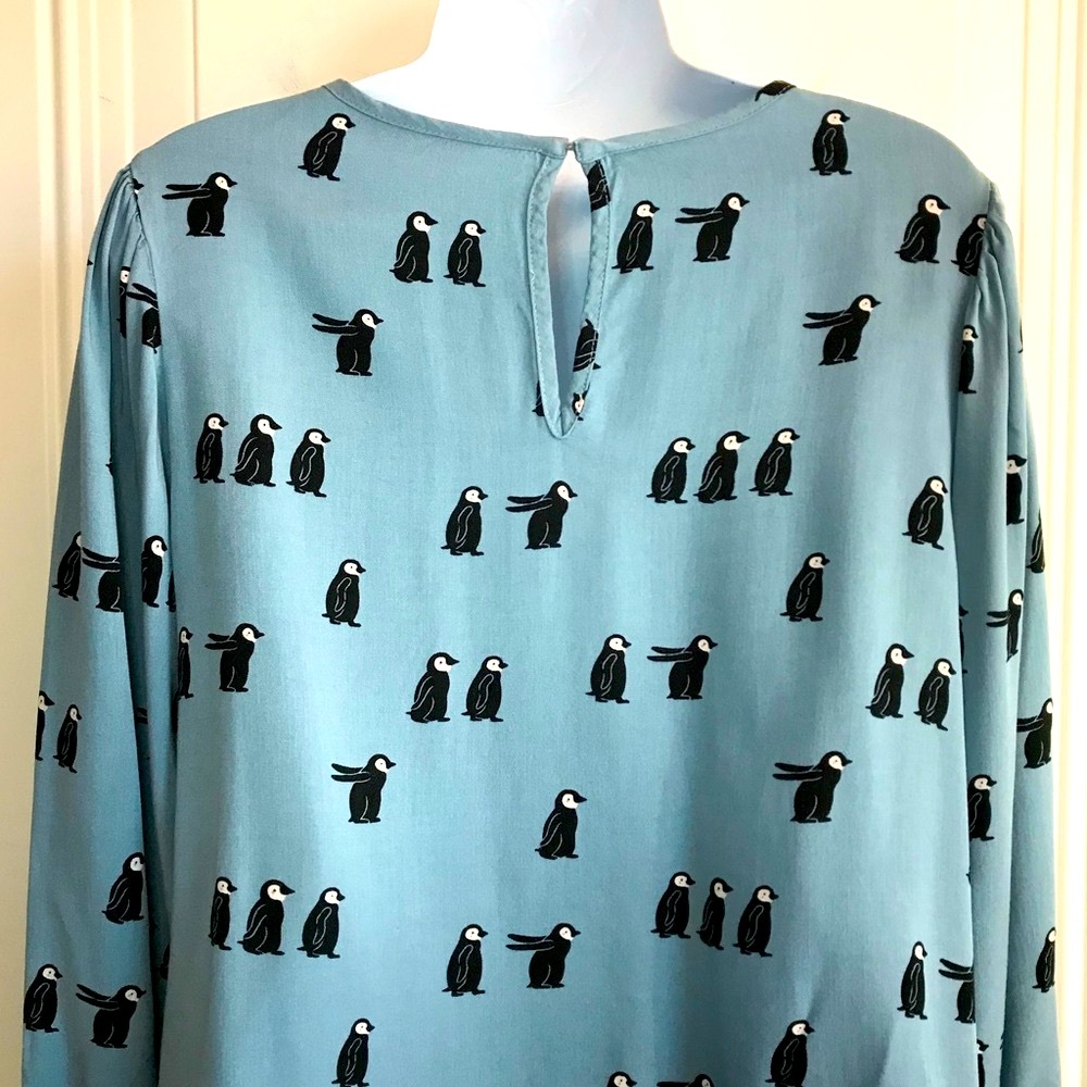 🔴 4/$15 Penguin print blue long ruffle edge sleeve viscose blouse size M in EUC - Picture 12 of 16